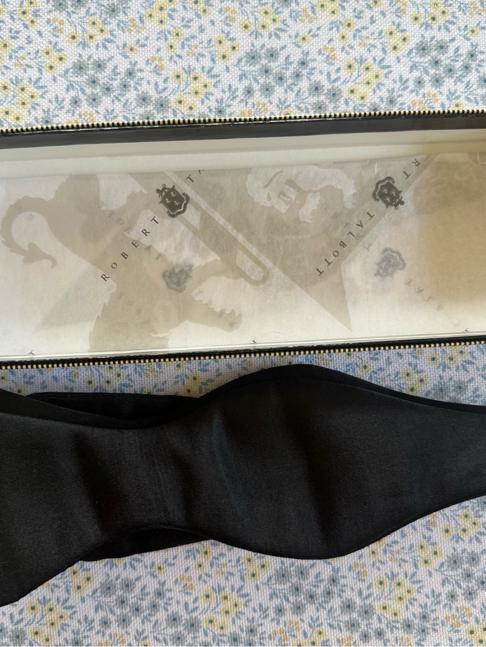 Robert Talbott Protocol Formal 100% Silk Bow Tie ๐ - Picture 5 of 6